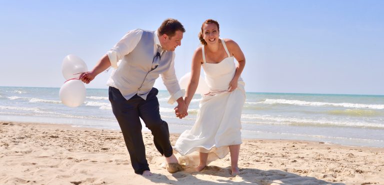 mariés a la plage